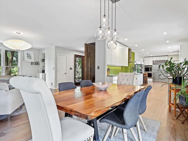 7050 N Belmont LANE, Fox Point, WI 53217