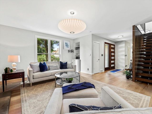 7050 N Belmont LANE, Fox Point, WI 53217