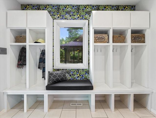 7050 N Belmont LANE, Fox Point, WI 53217