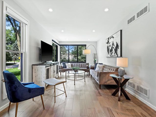 7050 N Belmont LANE, Fox Point, WI 53217