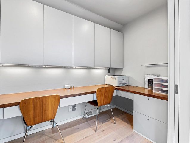 7050 N Belmont LANE, Fox Point, WI 53217