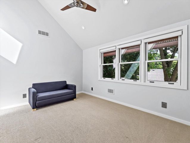 7050 N Belmont LANE, Fox Point, WI 53217