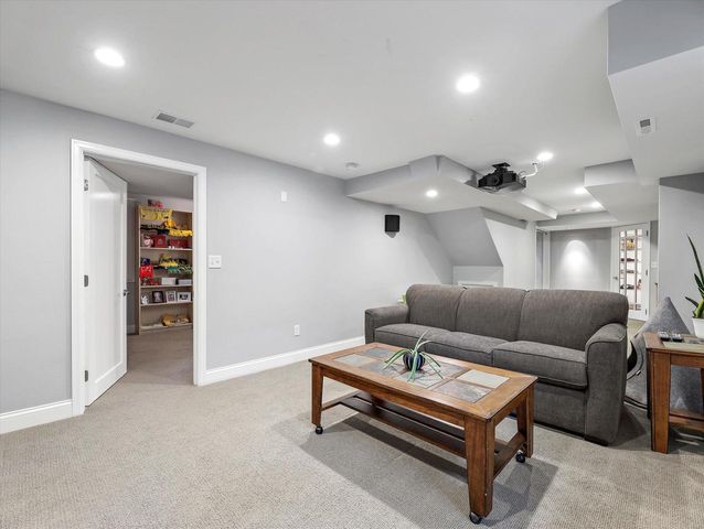 7050 N Belmont LANE, Fox Point, WI 53217