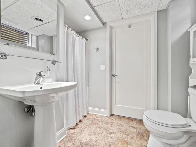 7050 N Belmont LANE, Fox Point, WI 53217