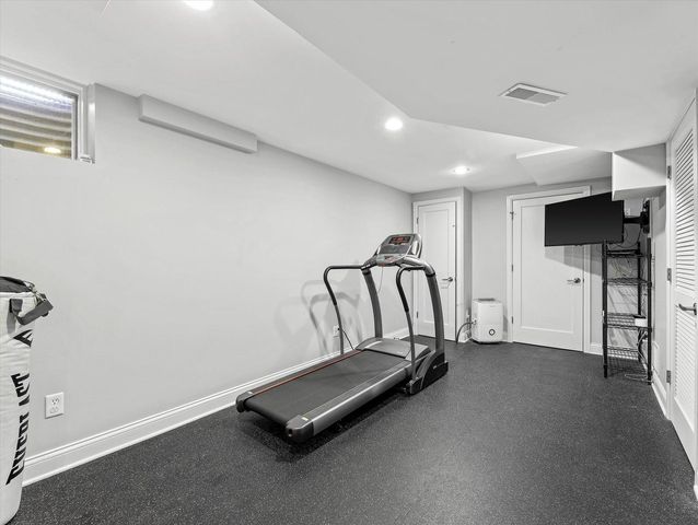 7050 N Belmont LANE, Fox Point, WI 53217