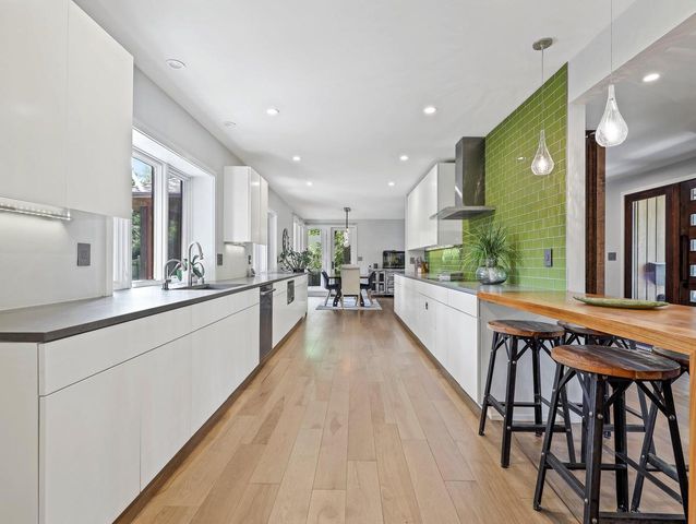 7050 N Belmont LANE, Fox Point, WI 53217