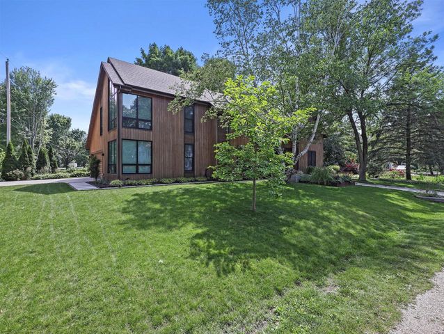 7050 N Belmont LANE, Fox Point, WI 53217