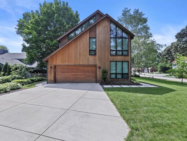 7050 N Belmont LANE, Fox Point, WI 53217