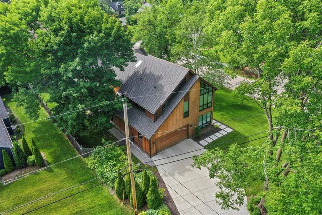 7050 N Belmont LANE, Fox Point, WI 53217