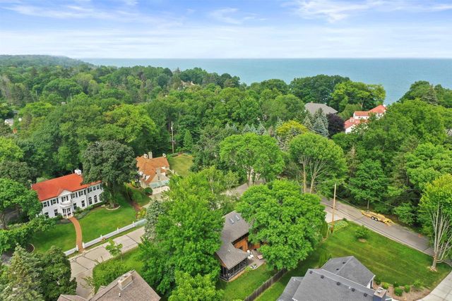 7050 N Belmont LANE, Fox Point, WI 53217