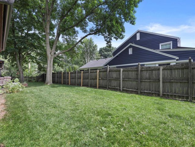 7050 N Belmont LANE, Fox Point, WI 53217