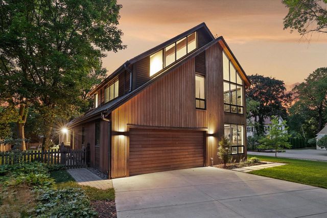 7050 N Belmont LANE, Fox Point, WI 53217