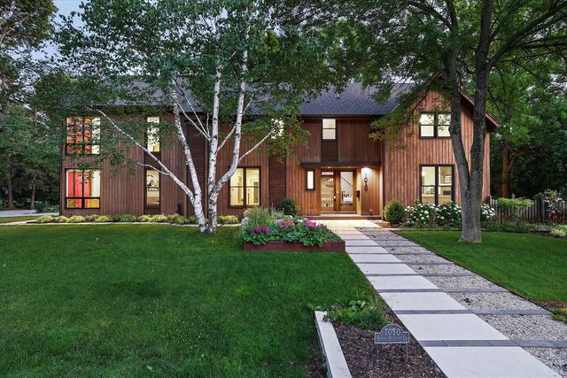 7050 N Belmont LANE, Fox Point, WI 53217