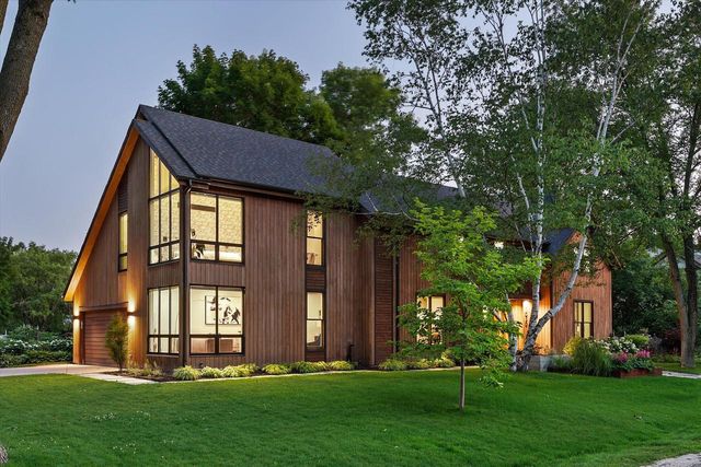 7050 N Belmont LANE, Fox Point, WI 53217