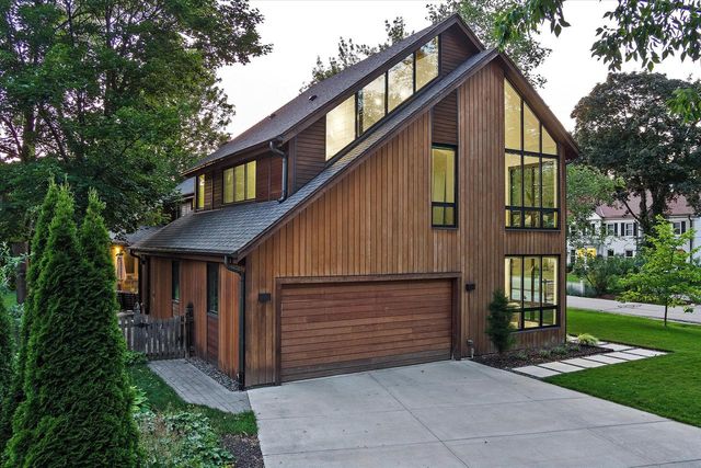 7050 N Belmont LANE, Fox Point, WI 53217