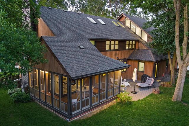 7050 N Belmont LANE, Fox Point, WI 53217