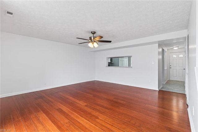 8 Lucinda CT, Hampton, VA 23666