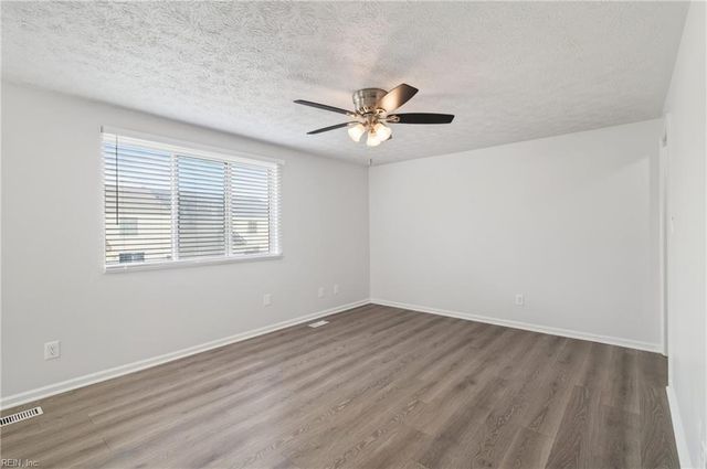 8 Lucinda CT, Hampton, VA 23666
