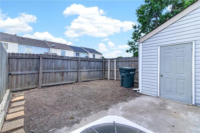 8 Lucinda CT, Hampton, VA 23666