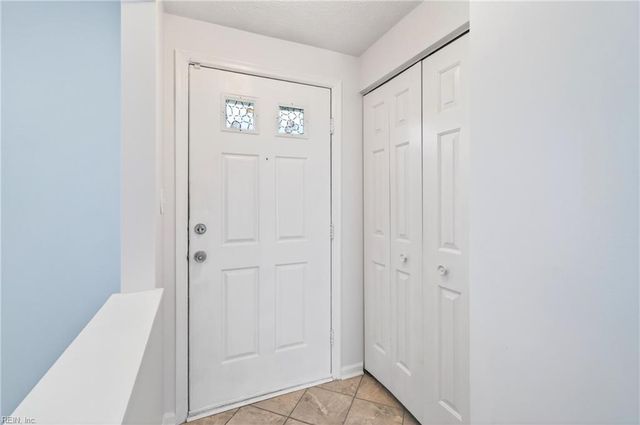 8 Lucinda CT, Hampton, VA 23666
