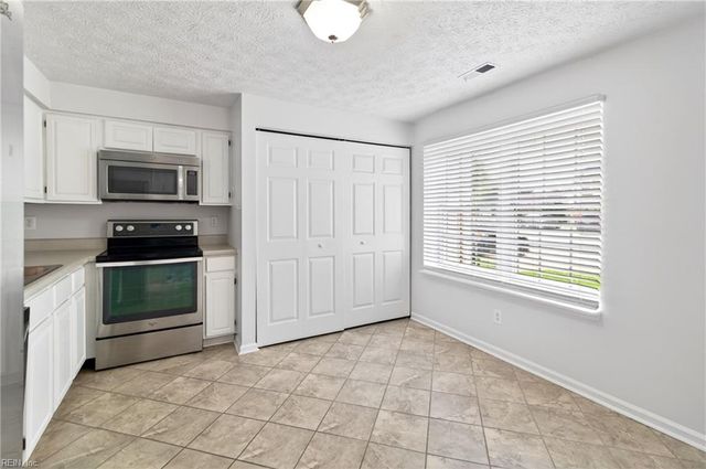 8 Lucinda CT, Hampton, VA 23666