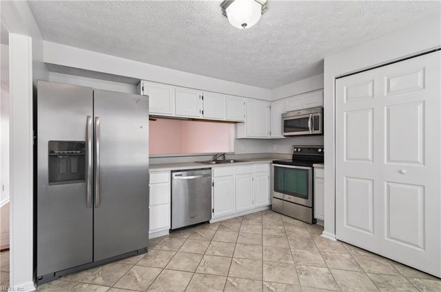 8 Lucinda CT, Hampton, VA 23666
