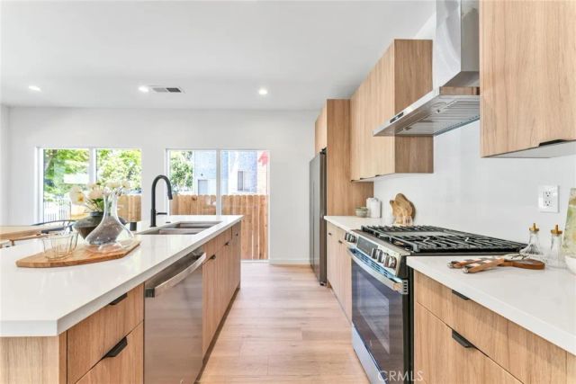 1606 N Kingsley, Los Angeles, CA 90027