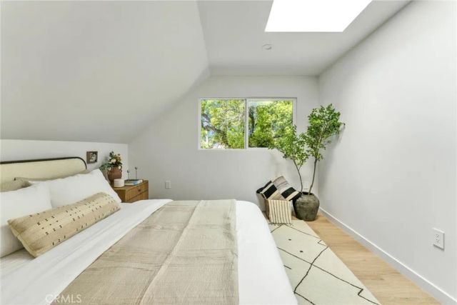 1606 N Kingsley, Los Angeles, CA 90027