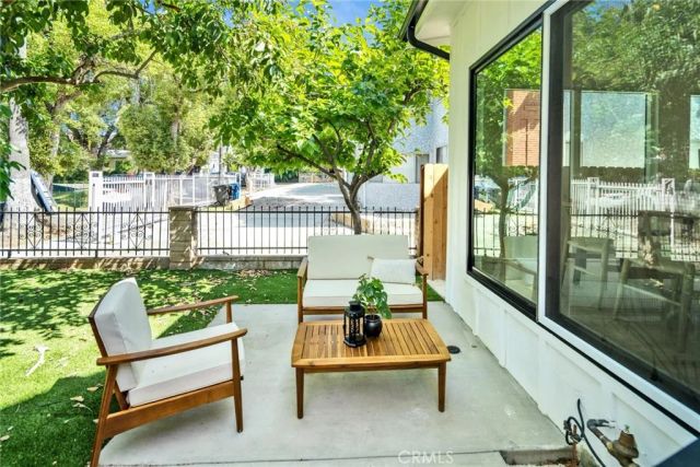 1606 N Kingsley, Los Angeles, CA 90027