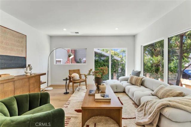 1606 N Kingsley, Los Angeles, CA 90027