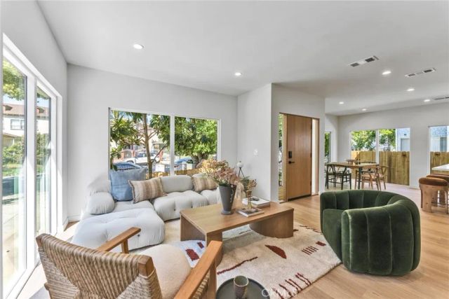 1606 N Kingsley, Los Angeles, CA 90027