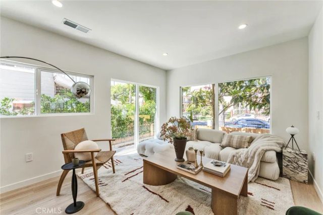 1606 N Kingsley, Los Angeles, CA 90027