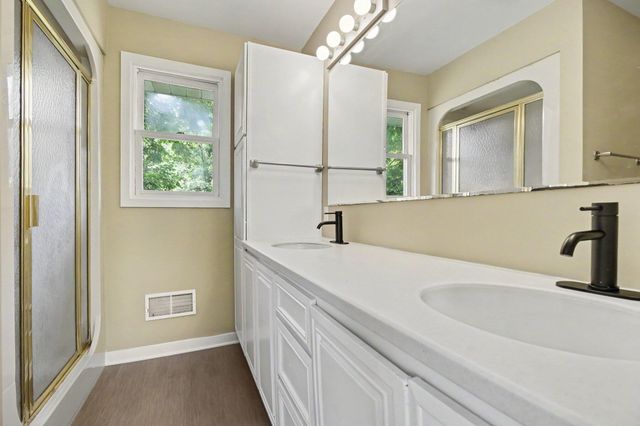2250 Yorktown Drive Se, City Of Kentwood, MI 49508