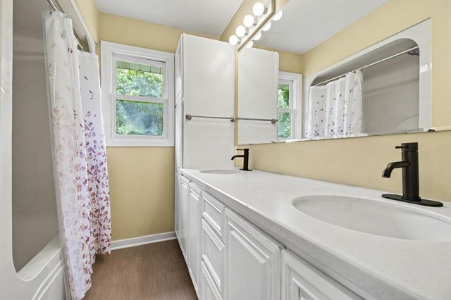 2250 Yorktown Drive Se, City Of Kentwood, MI 49508