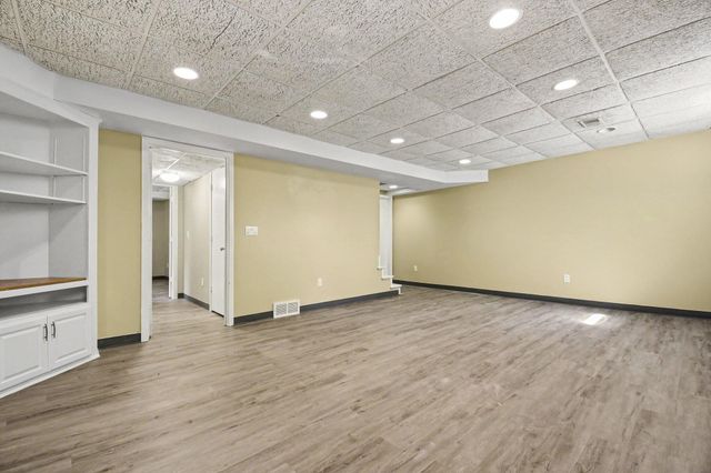 2250 Yorktown Drive Se, City Of Kentwood, MI 49508