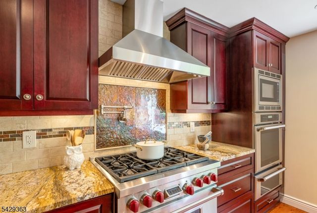 84 Bogerts Mill Rd, Harrington Park Boro, NJ 07640