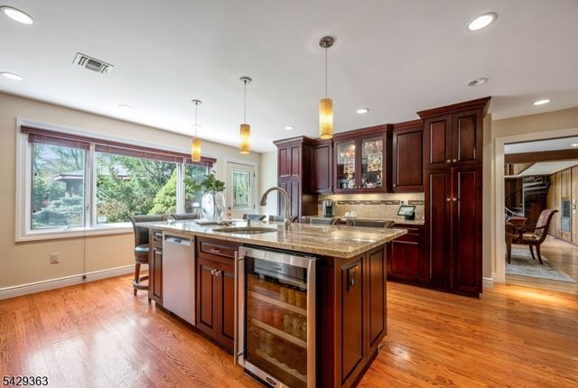 84 Bogerts Mill Rd, Harrington Park Boro, NJ 07640