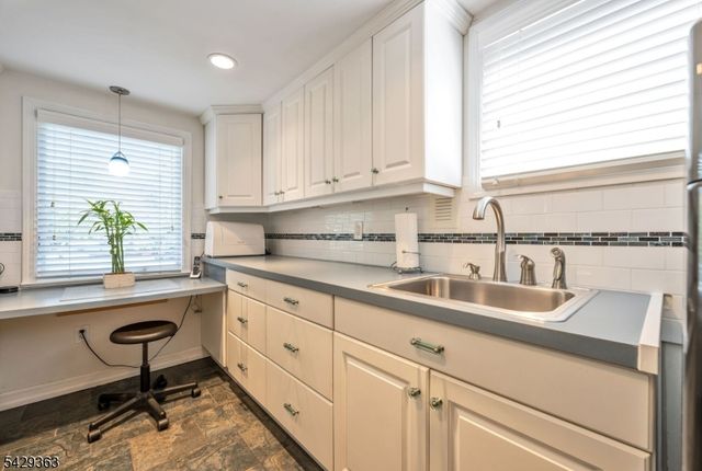 84 Bogerts Mill Rd, Harrington Park Boro, NJ 07640
