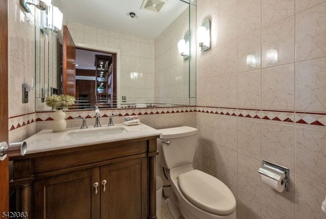 84 Bogerts Mill Rd, Harrington Park Boro, NJ 07640