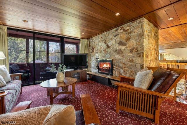 84 Bogerts Mill Rd, Harrington Park Boro, NJ 07640