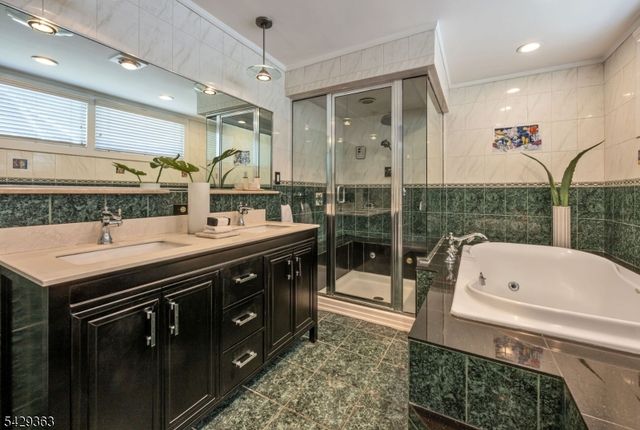 84 Bogerts Mill Rd, Harrington Park Boro, NJ 07640