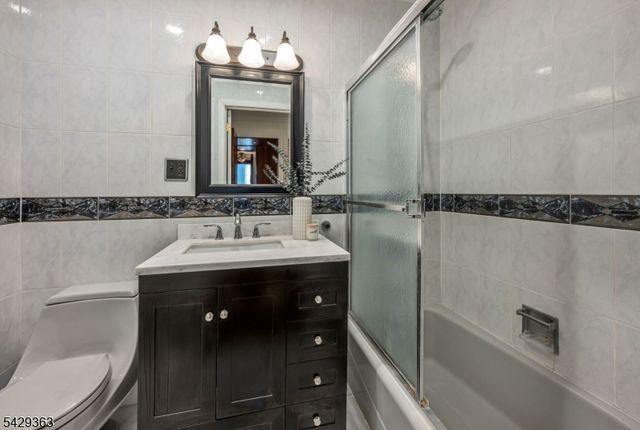 84 Bogerts Mill Rd, Harrington Park Boro, NJ 07640
