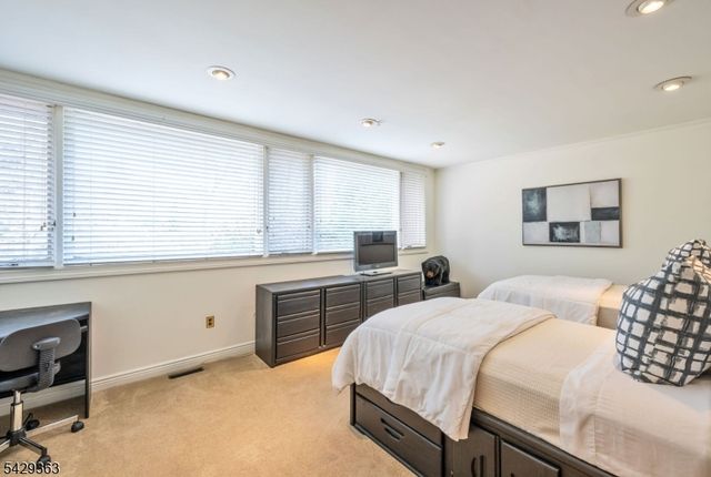 84 Bogerts Mill Rd, Harrington Park Boro, NJ 07640