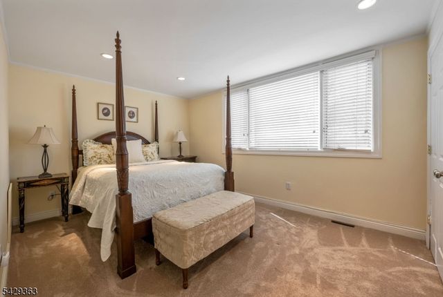 84 Bogerts Mill Rd, Harrington Park Boro, NJ 07640