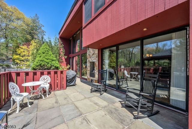84 Bogerts Mill Rd, Harrington Park Boro, NJ 07640