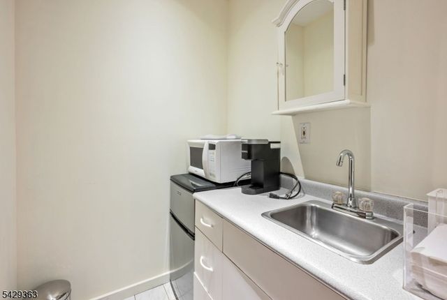 84 Bogerts Mill Rd, Harrington Park Boro, NJ 07640