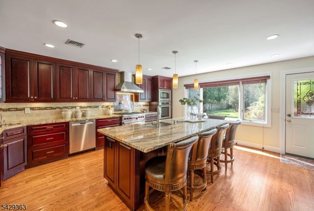 84 Bogerts Mill Rd, Harrington Park Boro, NJ 07640