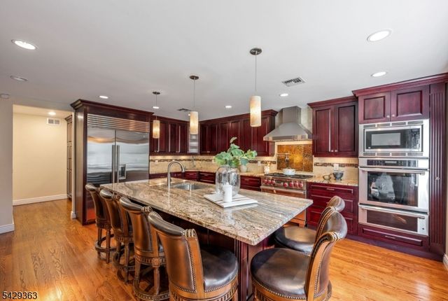 84 Bogerts Mill Rd, Harrington Park Boro, NJ 07640