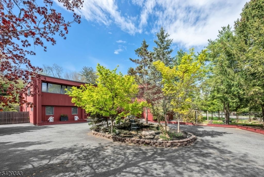 84 Bogerts Mill Rd, Harrington Park Boro, NJ 07640
