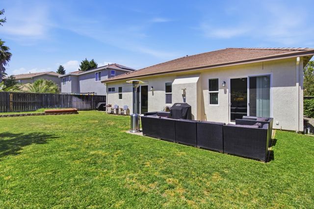 1218 Bluegrass St, Plumas Lake, CA 95961